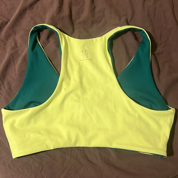 NWOT Athleta Keys Reversible Wrap Low impact sports Bra A-C size Medium - Picture 2 of 4